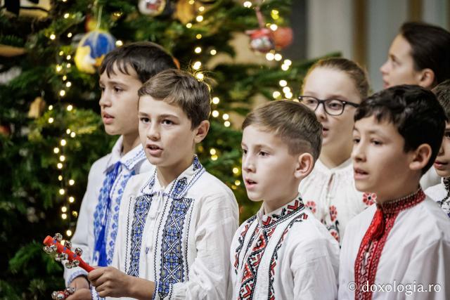 Școala Perieni – Colindători la Reședința Mitropolitană 2025