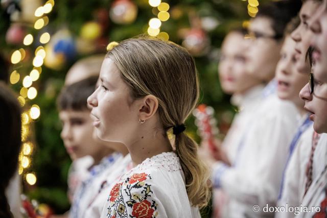 Școala Perieni – Colindători la Reședința Mitropolitană 2025