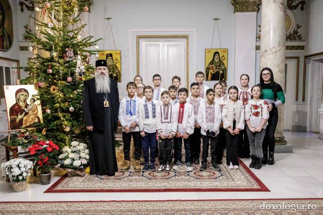 Școala Perieni – Colindători la Reședința Mitropolitană 2025
