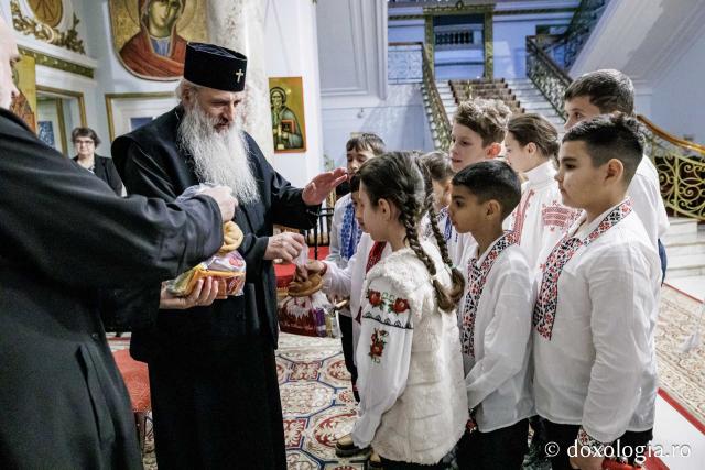 Școala Perieni – Colindători la Reședința Mitropolitană 2025