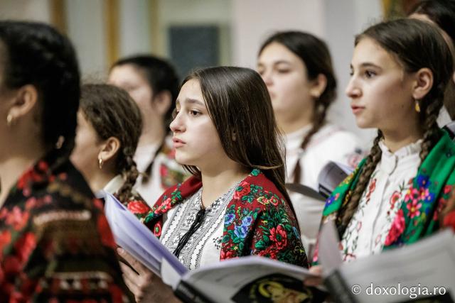 Școala Gimazială nr. 1 Blândești – Colindători la Reședința Mitropolitană 2025