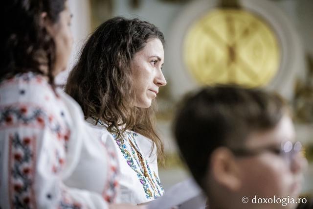 Grupul Preoteselor din Protopopiatul Hârlău – Colindători la Reședința Mitropolitană 2025