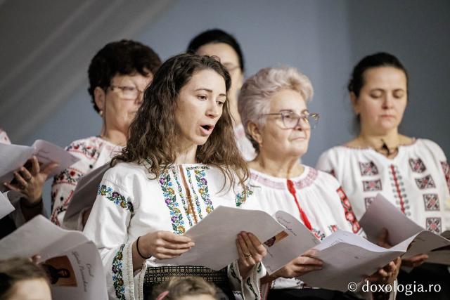 Grupul Preoteselor din Protopopiatul Hârlău – Colindători la Reședința Mitropolitană 2025