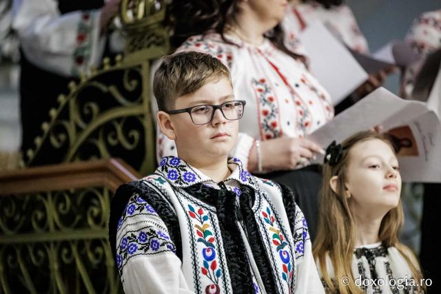 Grupul Preoteselor din Protopopiatul Hârlău – Colindători la Reședința Mitropolitană 2025