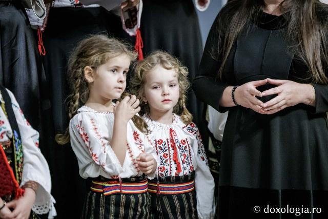 Grupul Preoteselor din Protopopiatul Hârlău – Colindători la Reședința Mitropolitană 2025