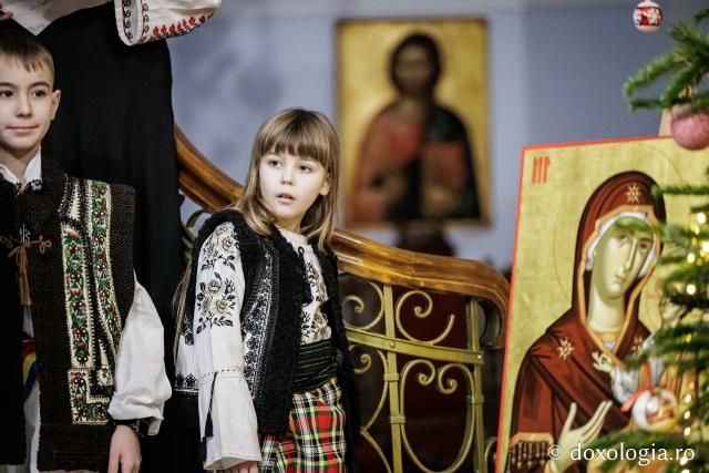 Grupul Preoteselor din Protopopiatul Hârlău – Colindători la Reședința Mitropolitană 2025