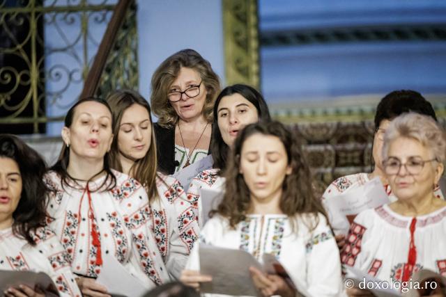 Grupul Preoteselor din Protopopiatul Hârlău – Colindători la Reședința Mitropolitană 2025