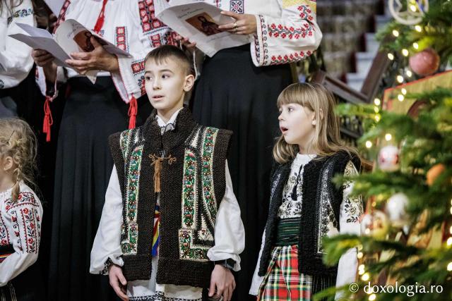 Grupul Preoteselor din Protopopiatul Hârlău – Colindători la Reședința Mitropolitană 2025