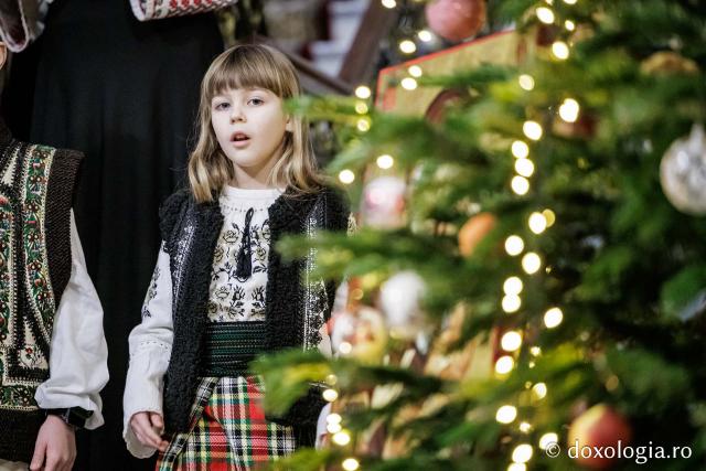 Grupul Preoteselor din Protopopiatul Hârlău – Colindători la Reședința Mitropolitană 2025