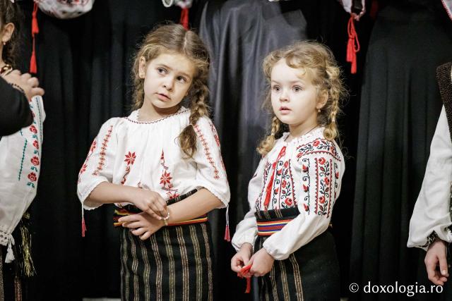 Grupul Preoteselor din Protopopiatul Hârlău – Colindători la Reședința Mitropolitană 2025