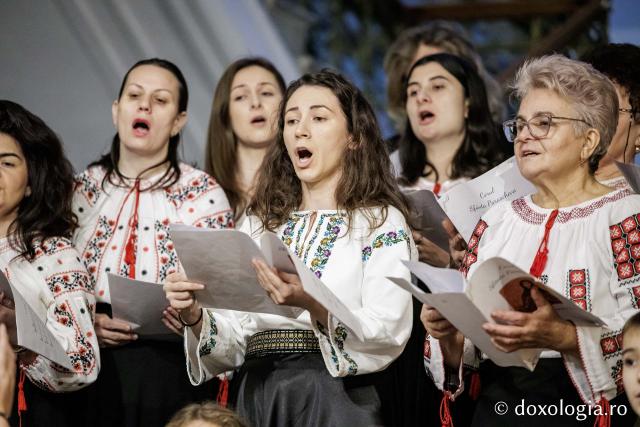 Grupul Preoteselor din Protopopiatul Hârlău – Colindători la Reședința Mitropolitană 2025