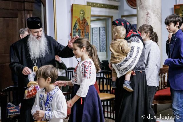 Corul Provita – Colindători la Reședința Mitropolitană 2025