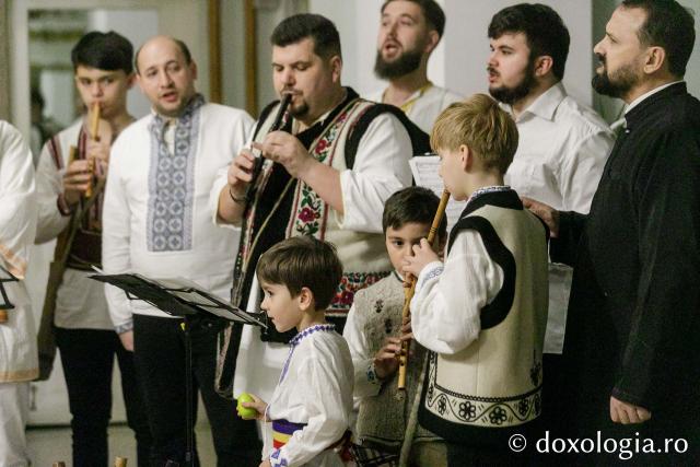 Corul Mira și Grupul „Noi și Vechi”