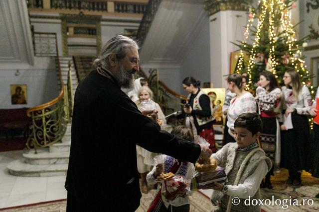 Corul Mira și Grupul „Noi și Vechi”