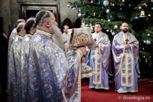 (Foto) Boboteaza la Catedrala Mitropolitană din Iași – Sfânta Liturghie și Sfințirea Apei