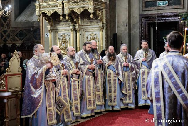 (Foto) Boboteaza la Catedrala Mitropolitană din Iași – Sfânta Liturghie și Sfințirea Apei