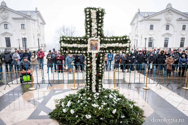 (Foto) Boboteaza la Catedrala Mitropolitană din Iași – Sfânta Liturghie și Sfințirea Apei