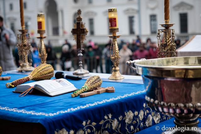 (Foto) Boboteaza la Catedrala Mitropolitană din Iași – Sfânta Liturghie și Sfințirea Apei