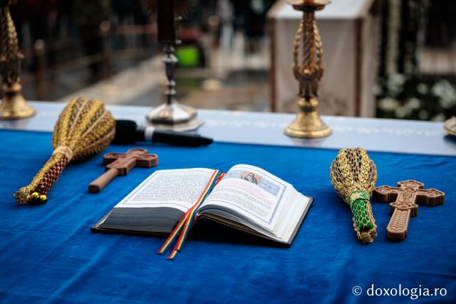 (Foto) Boboteaza la Catedrala Mitropolitană din Iași – Sfânta Liturghie și Sfințirea Apei