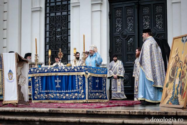 (Foto) Boboteaza la Catedrala Mitropolitană din Iași – Sfânta Liturghie și Sfințirea Apei