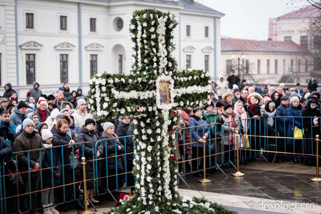 (Foto) Boboteaza la Catedrala Mitropolitană din Iași – Sfânta Liturghie și Sfințirea Apei