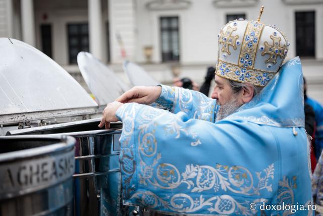 (Foto) Boboteaza la Catedrala Mitropolitană din Iași – Sfânta Liturghie și Sfințirea Apei