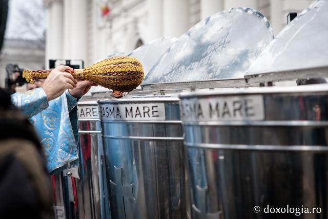 (Foto) Boboteaza la Catedrala Mitropolitană din Iași – Sfânta Liturghie și Sfințirea Apei