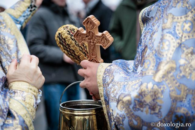 (Foto) Boboteaza la Catedrala Mitropolitană din Iași – Sfânta Liturghie și Sfințirea Apei