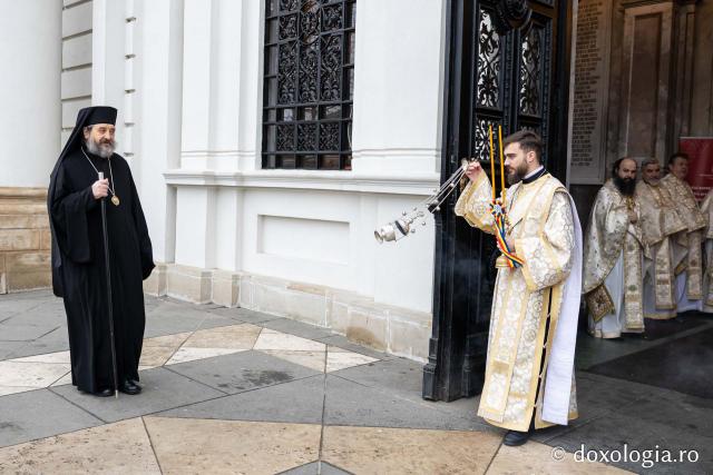 (Foto) În lumina slujirii și a învățăturii teologice – ziua Sfinților Trei Ierarhi la Catedrala Mitropolitană din Iași