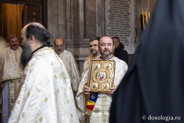 (Foto) În lumina slujirii și a învățăturii teologice – ziua Sfinților Trei Ierarhi la Catedrala Mitropolitană din Iași