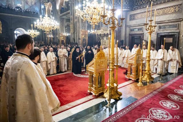 (Foto) În lumina slujirii și a învățăturii teologice – ziua Sfinților Trei Ierarhi la Catedrala Mitropolitană din Iași