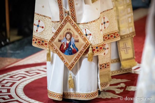 (Foto) În lumina slujirii și a învățăturii teologice – ziua Sfinților Trei Ierarhi la Catedrala Mitropolitană din Iași