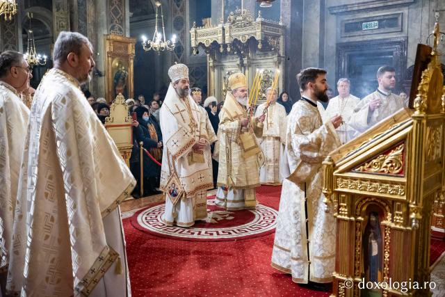 (Foto) În lumina slujirii și a învățăturii teologice – ziua Sfinților Trei Ierarhi la Catedrala Mitropolitană din Iași