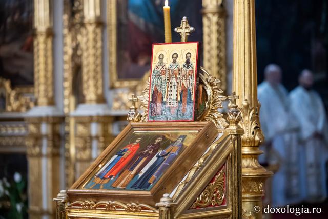 (Foto) În lumina slujirii și a învățăturii teologice – ziua Sfinților Trei Ierarhi la Catedrala Mitropolitană din Iași