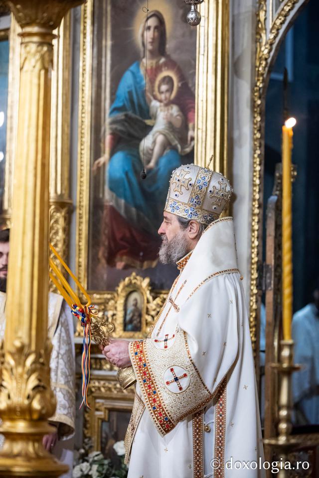 (Foto) În lumina slujirii și a învățăturii teologice – ziua Sfinților Trei Ierarhi la Catedrala Mitropolitană din Iași