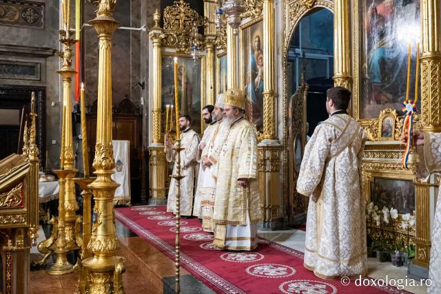 (Foto) În lumina slujirii și a învățăturii teologice – ziua Sfinților Trei Ierarhi la Catedrala Mitropolitană din Iași