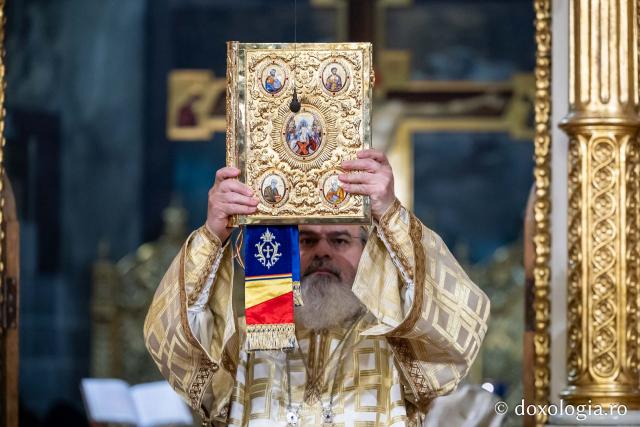 (Foto) În lumina slujirii și a învățăturii teologice – ziua Sfinților Trei Ierarhi la Catedrala Mitropolitană din Iași