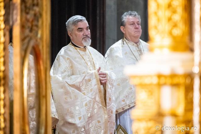(Foto) În lumina slujirii și a învățăturii teologice – ziua Sfinților Trei Ierarhi la Catedrala Mitropolitană din Iași