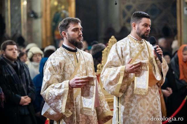 (Foto) În lumina slujirii și a învățăturii teologice – ziua Sfinților Trei Ierarhi la Catedrala Mitropolitană din Iași