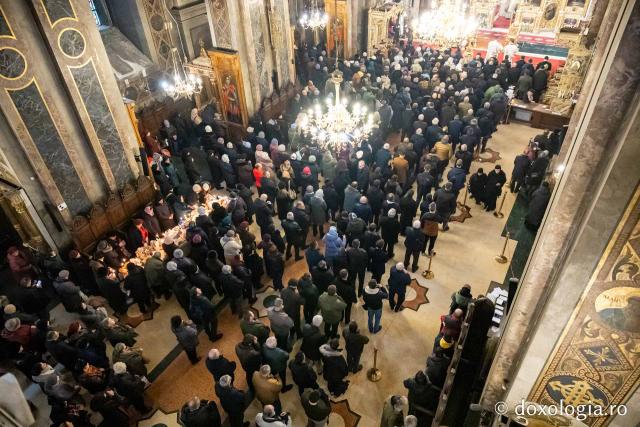 (Foto) În lumina slujirii și a învățăturii teologice – ziua Sfinților Trei Ierarhi la Catedrala Mitropolitană din Iași