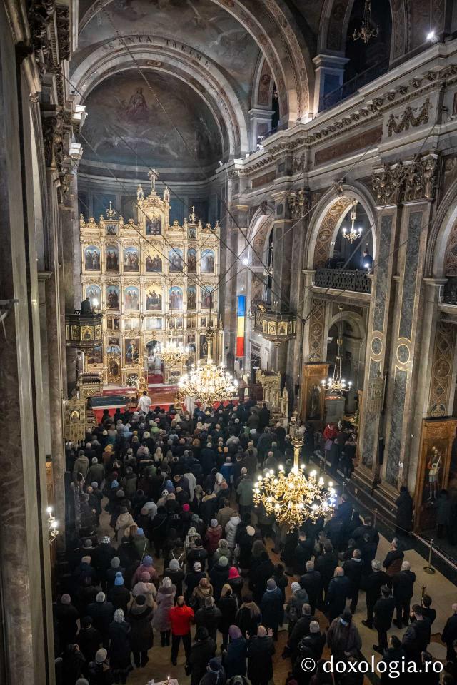 (Foto) În lumina slujirii și a învățăturii teologice – ziua Sfinților Trei Ierarhi la Catedrala Mitropolitană din Iași