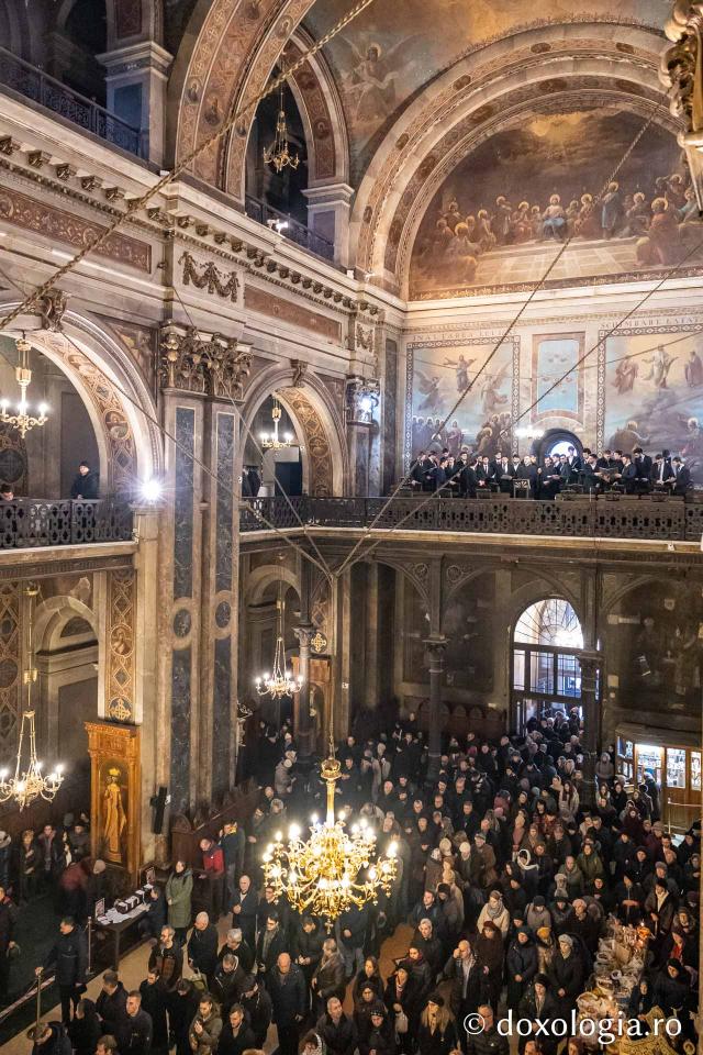 (Foto) În lumina slujirii și a învățăturii teologice – ziua Sfinților Trei Ierarhi la Catedrala Mitropolitană din Iași