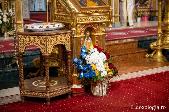 (Foto) În lumina slujirii și a învățăturii teologice – ziua Sfinților Trei Ierarhi la Catedrala Mitropolitană din Iași