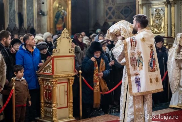(Foto) În lumina slujirii și a învățăturii teologice – ziua Sfinților Trei Ierarhi la Catedrala Mitropolitană din Iași