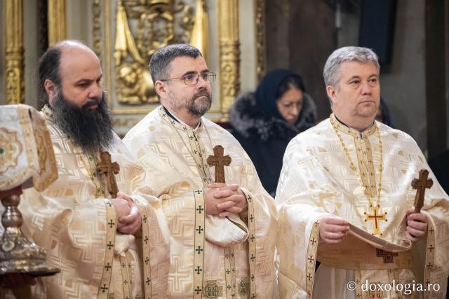 (Foto) În lumina slujirii și a învățăturii teologice – ziua Sfinților Trei Ierarhi la Catedrala Mitropolitană din Iași
