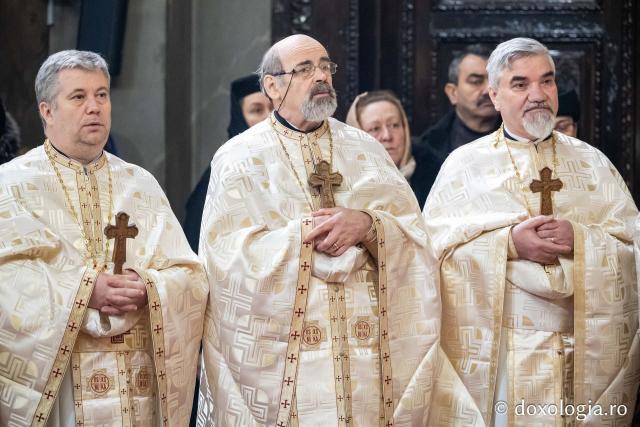 (Foto) În lumina slujirii și a învățăturii teologice – ziua Sfinților Trei Ierarhi la Catedrala Mitropolitană din Iași