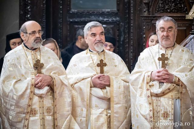 (Foto) În lumina slujirii și a învățăturii teologice – ziua Sfinților Trei Ierarhi la Catedrala Mitropolitană din Iași