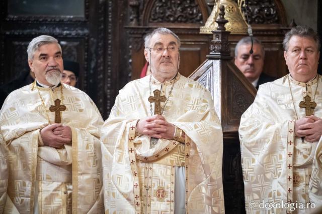 (Foto) În lumina slujirii și a învățăturii teologice – ziua Sfinților Trei Ierarhi la Catedrala Mitropolitană din Iași