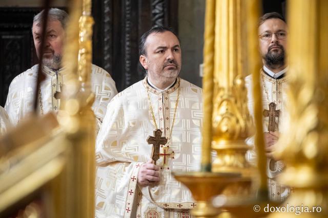 (Foto) În lumina slujirii și a învățăturii teologice – ziua Sfinților Trei Ierarhi la Catedrala Mitropolitană din Iași