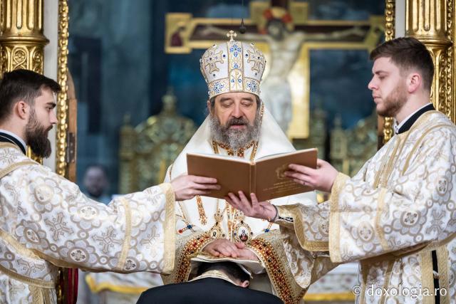 (Foto) În lumina slujirii și a învățăturii teologice – ziua Sfinților Trei Ierarhi la Catedrala Mitropolitană din Iași